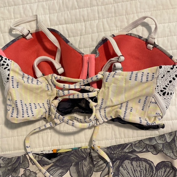 Maaji Tropical Bikini Underwire Top & Bottom Medium - Picture 5 of 5